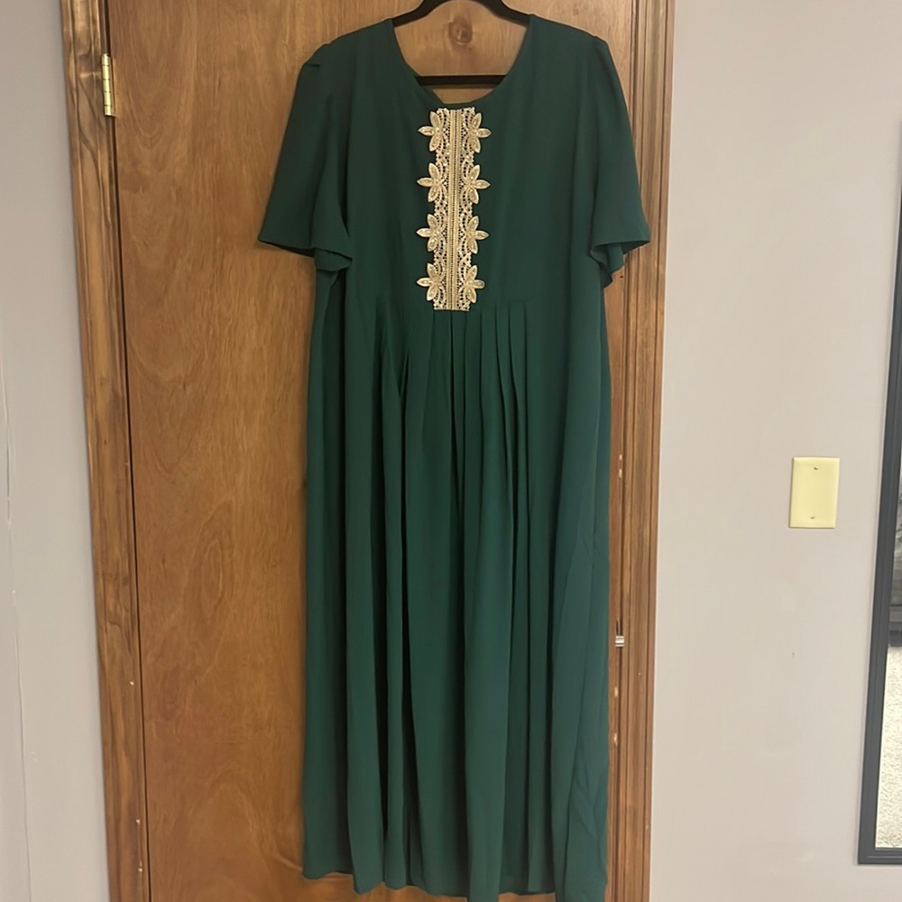 Gorgeous Forrest green dress! Empire waist, maxi dress.
